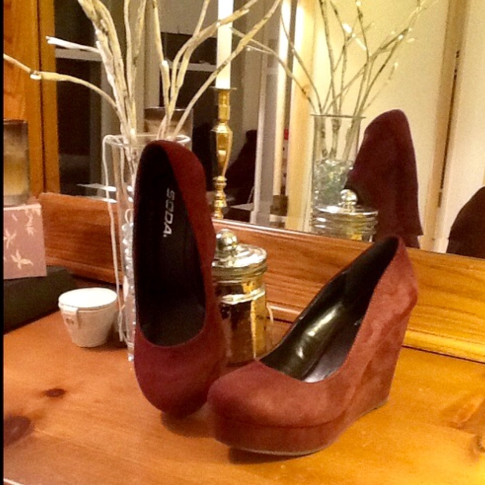 Burgundy Soda Wedge